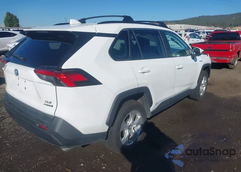 2020 Toyota Rav4 Hybrid Xle z USA, uszkodzony, nr VIN 2T3RWRFV0LW048658